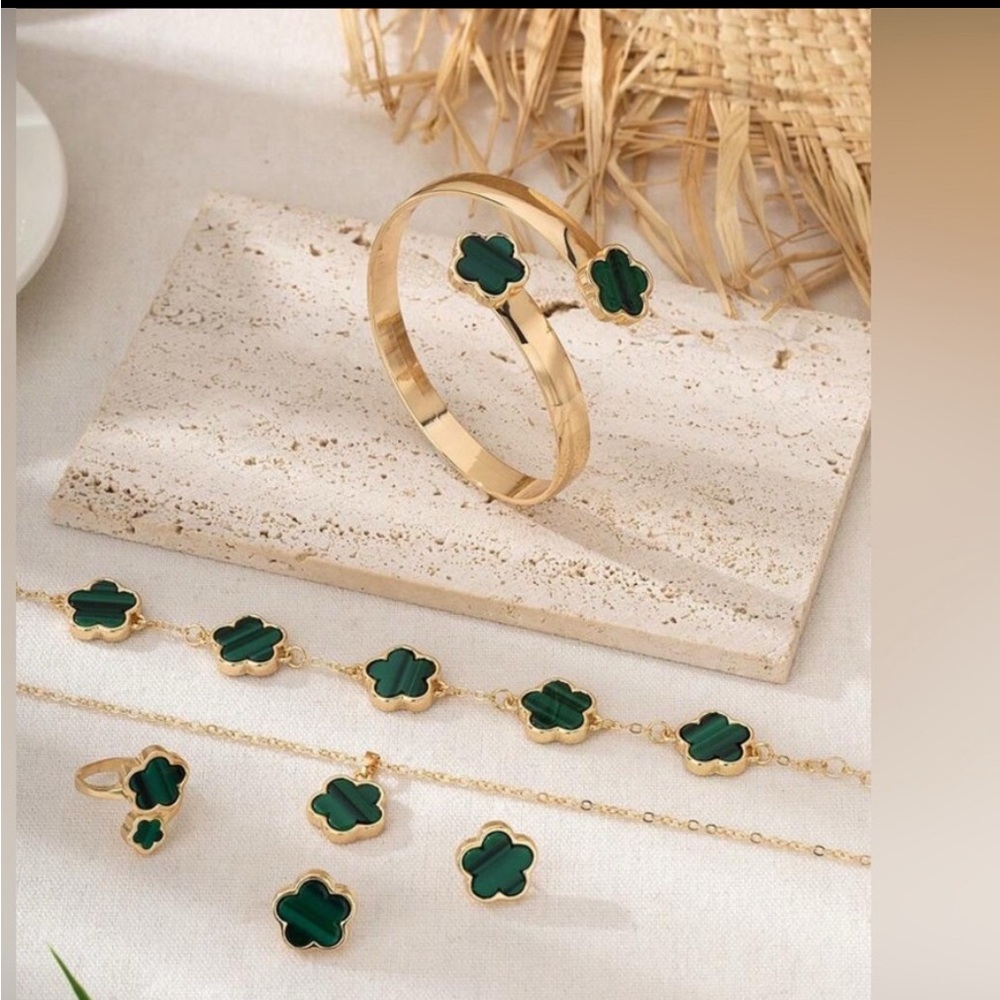 NWT 5pcs/Set Lucky Stunning four Leaf Clover Design Bracelet Necklace, Earrings